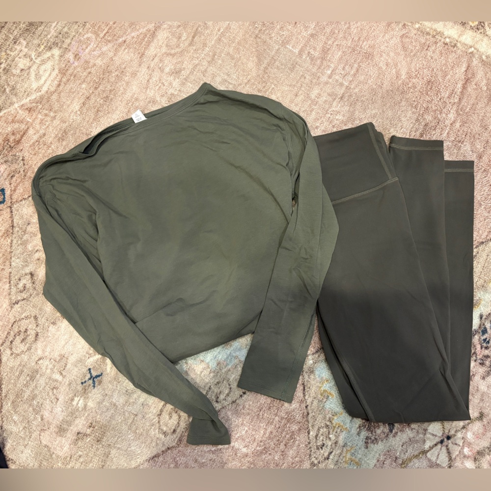 Lululemon /Athleta Olive Green Long Sleeve Top and Leggings Set Size 2